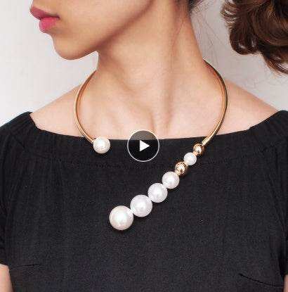Metal Torque Pearl Necklace - Eclat
