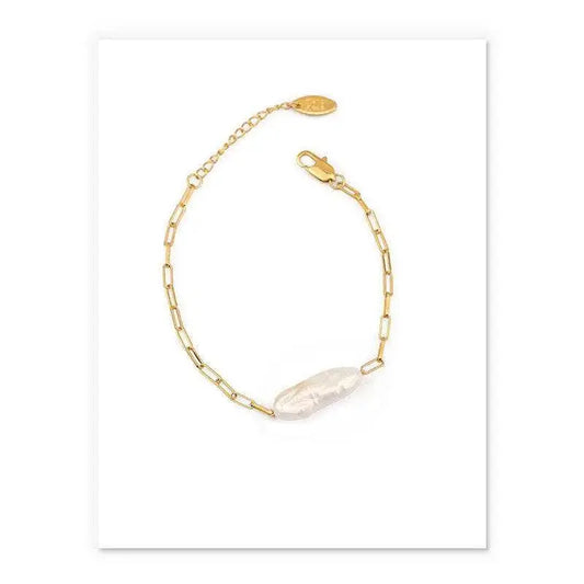 Baroque real pearl bracelet showcasing a single pearl on a gold chain, elegant and stylish for any occasion.