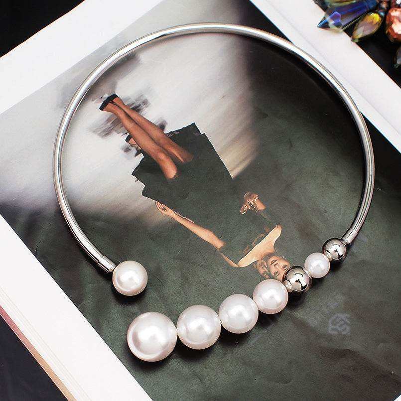 Metal Torque Pearl Necklace - Eclat
