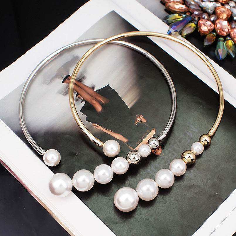 Metal Torque Pearl Necklace - Eclat