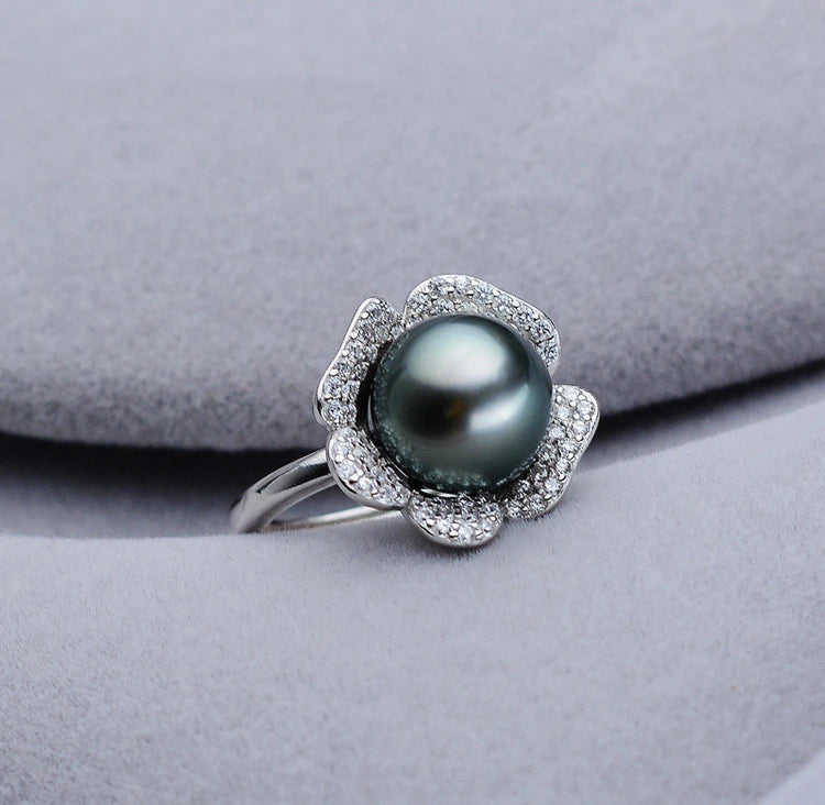 Flowra Black Pearl Ring