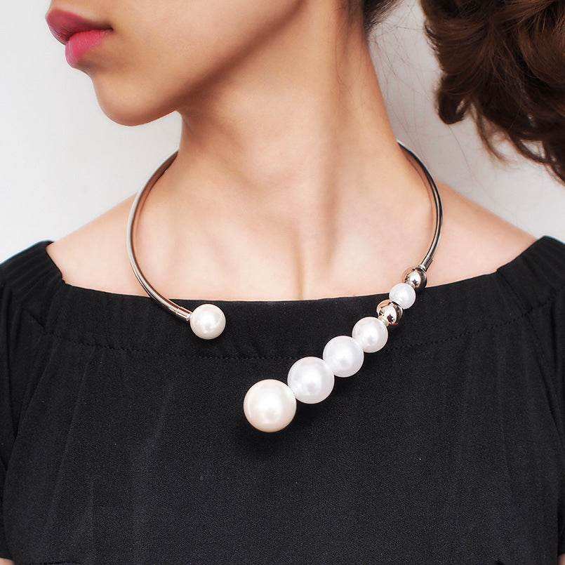 Metal Torque Pearl Necklace - Eclat