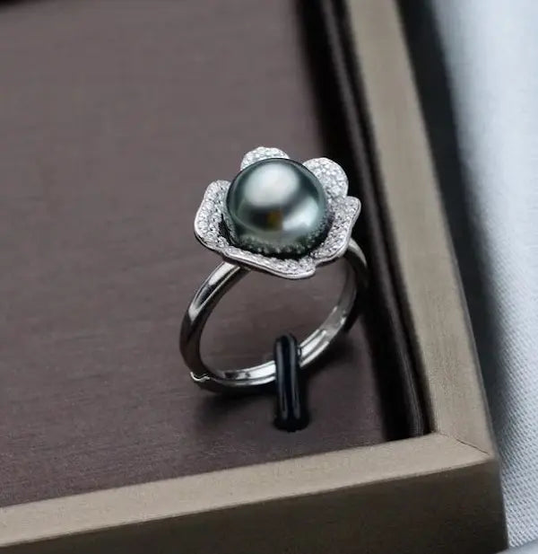 Flowra Black Pearl Ring